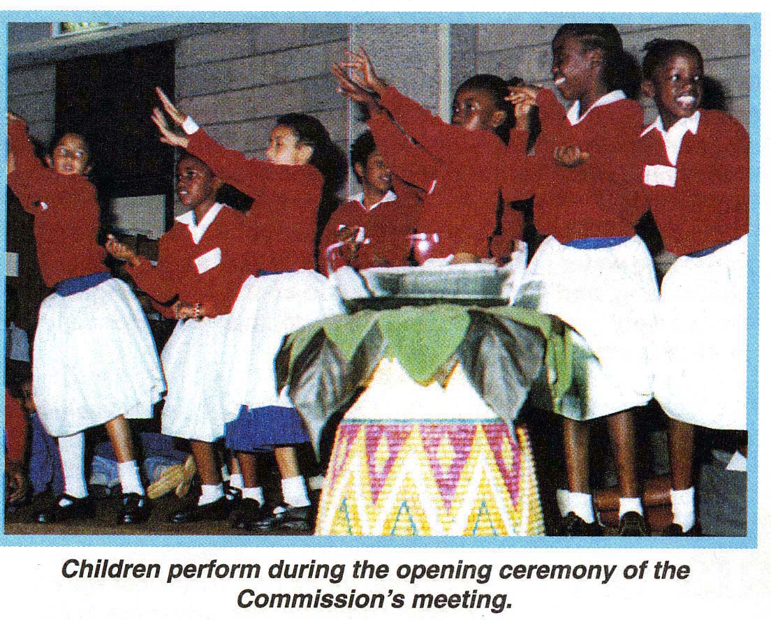 Afrika 2001-02 Habitatinvigning Dansande flickor