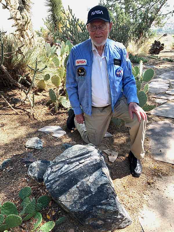 loren-with-the-us-stone-800 loren-with-the-us-stone-800