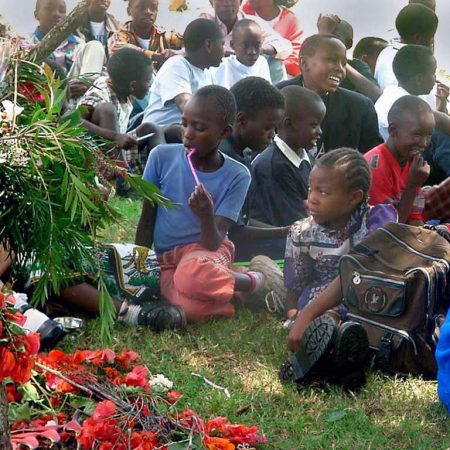 Afrika 2001-09 UN Preperations Barn tänker i gräset Childrens meeting place nairobi