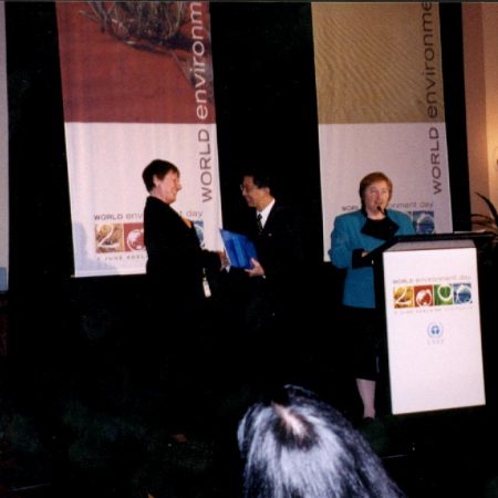 GT 2000 UNEP Global500 Award Kajsa ReceivingPrice